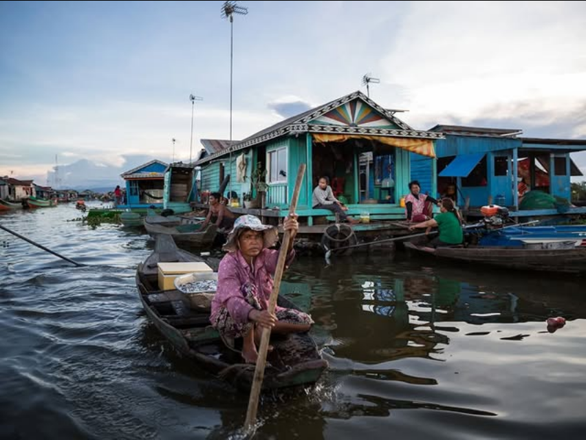 Tonlé Sap Lake – Floating Villages & Seasonal Wonders
